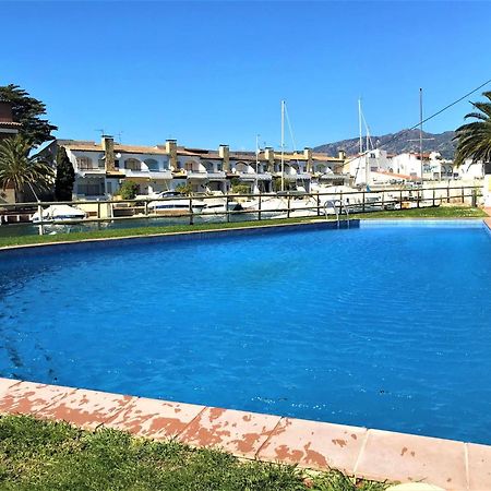 Apartamento En Roses Con Vistas Al Canal Y Piscina Bagian luar foto