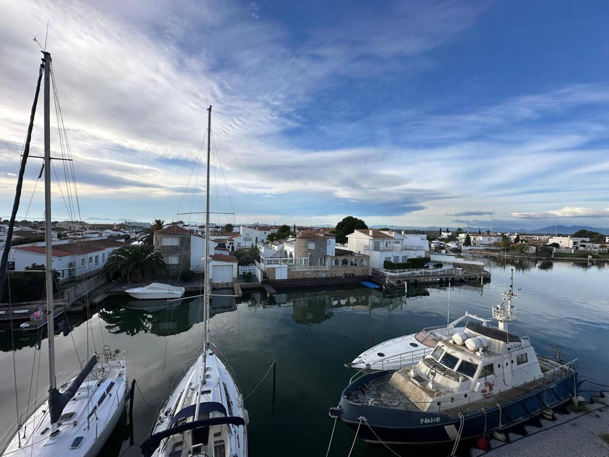 Apartamento En Roses Con Vistas Al Canal Y Piscina Bagian luar foto