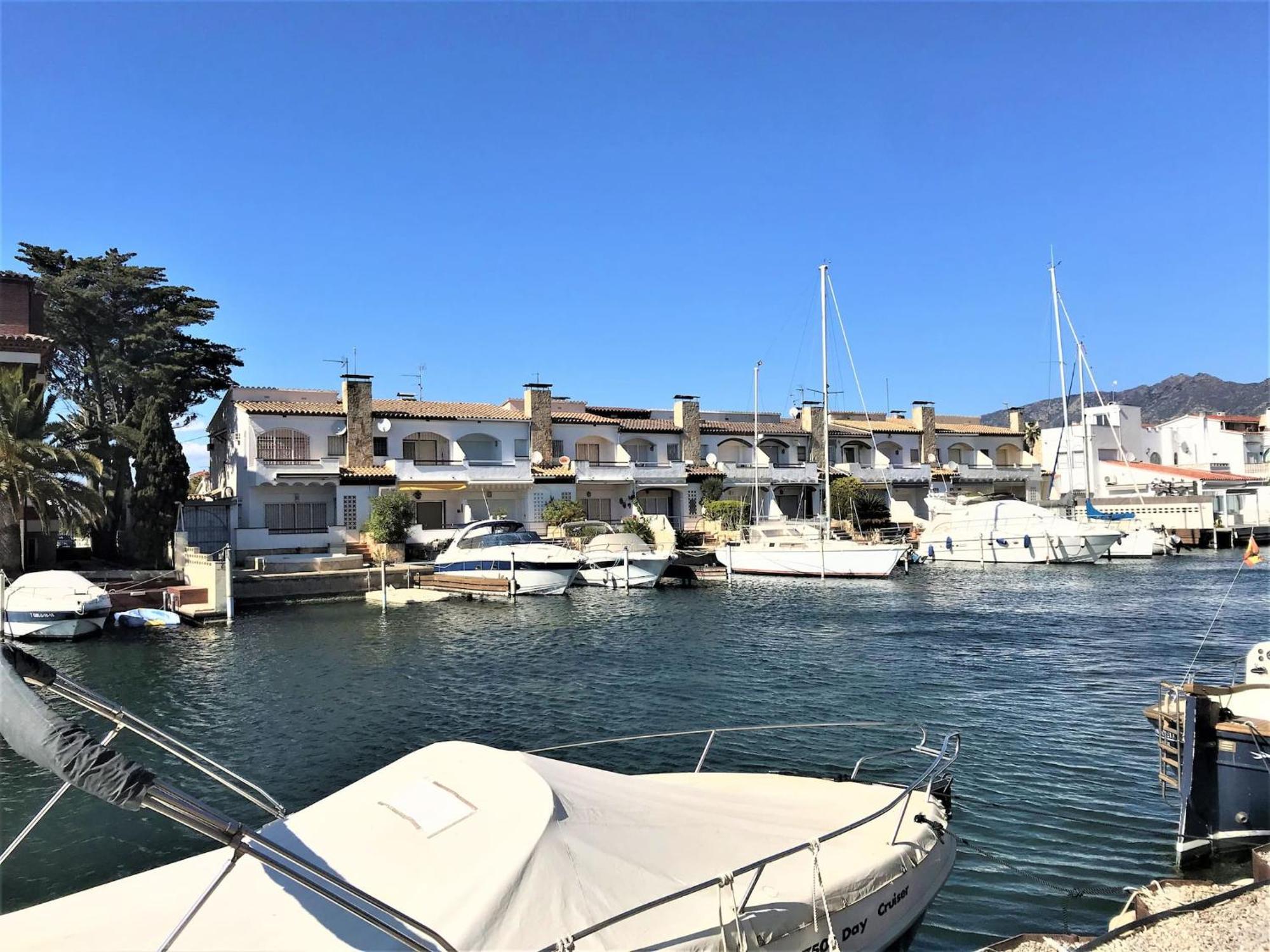Apartamento En Roses Con Vistas Al Canal Y Piscina Bagian luar foto