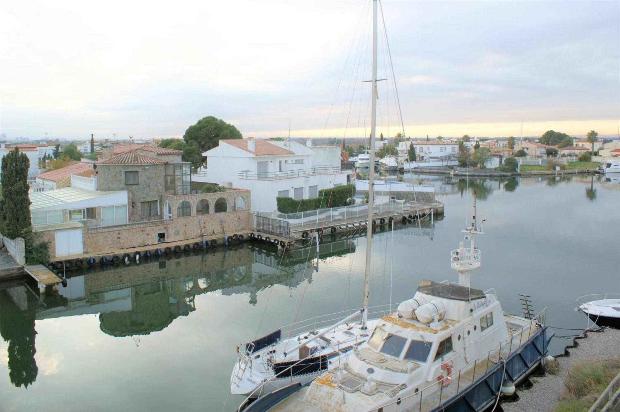 Apartamento En Roses Con Vistas Al Canal Y Piscina Bagian luar foto